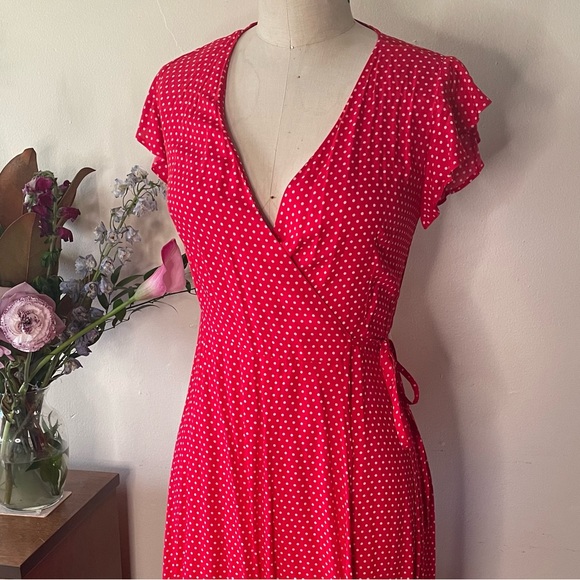 Cute cute wrap dress with pockets! NWOT - Picture 1 of 7